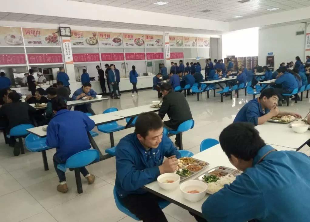 深圳食堂承包單位 綠都膳食如何引領(lǐng)行業(yè)新標(biāo)桿？